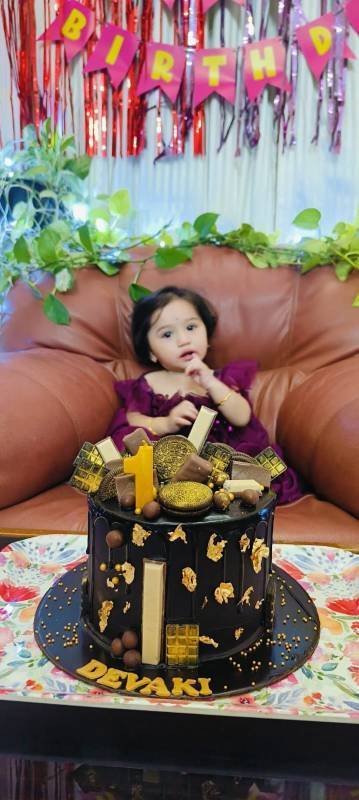 Dark chocolate cake